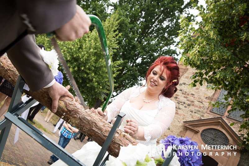 Baumstamm sägen gehört einfach dazu