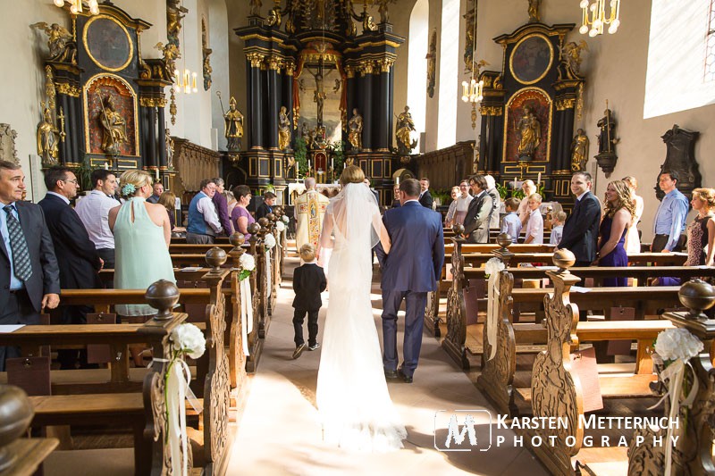 Der Einzug der Braut vor beeindruckender Kulisse