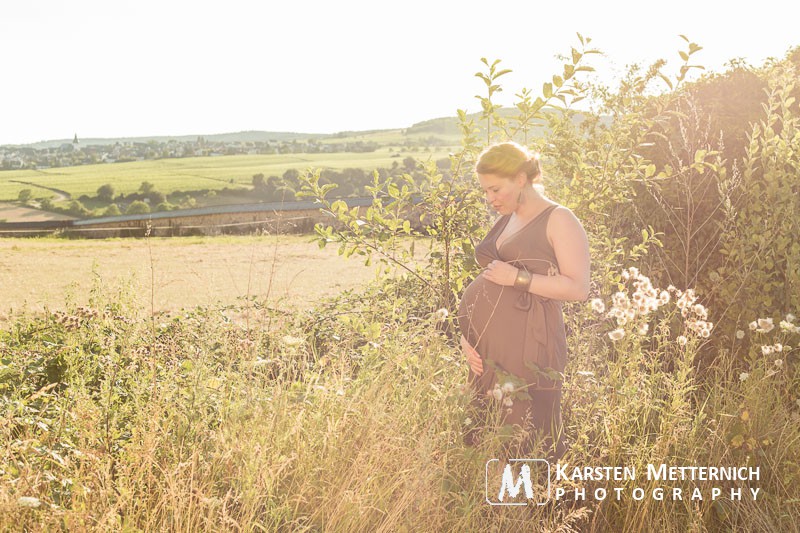 Aber auch so kann man den Babybauch in Szene setzen