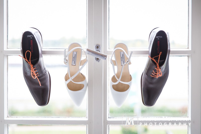 Auch wenn das Paar sich nicht sehen darf, das gilt nicht für Schuhe