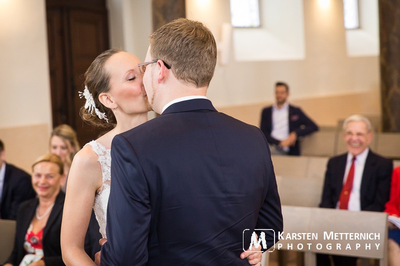 Noch mit einem Kuss besiegeln