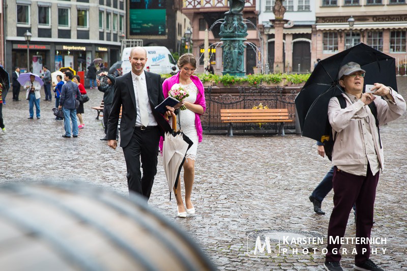 Ankunft am Römer - schnell ins Trockene