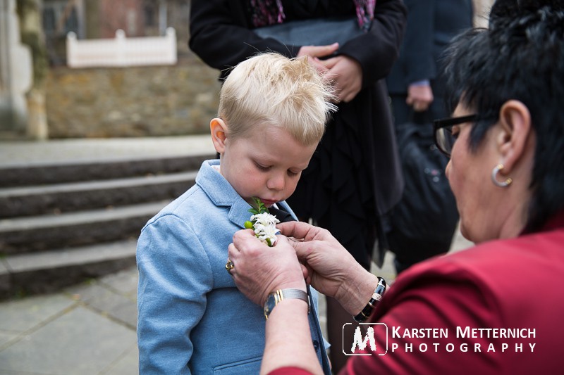 Sobald auch der kleine Sohn richtig angezogen war