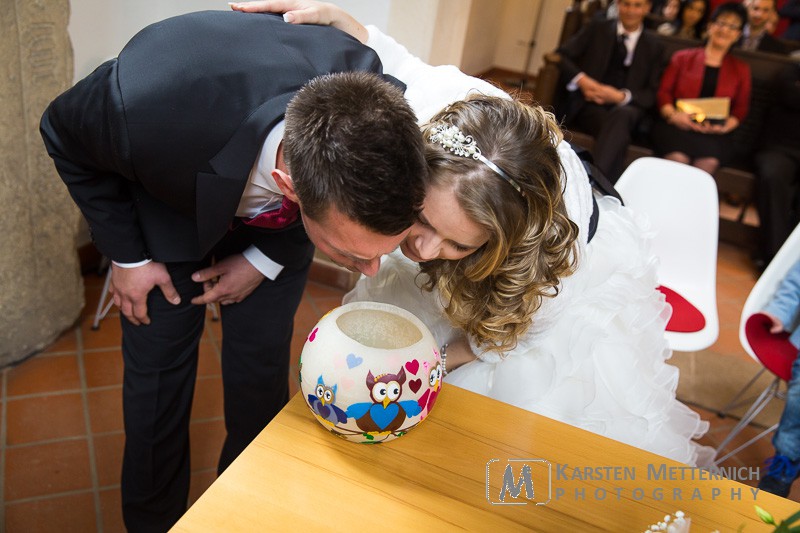 Die Hochzeitskerze Wange an Wange ausblasen - Check!