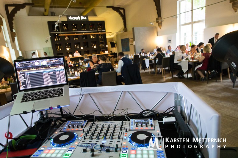 Aber erst das Essen, dann die Party