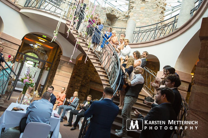 Das alles mit passender Musik