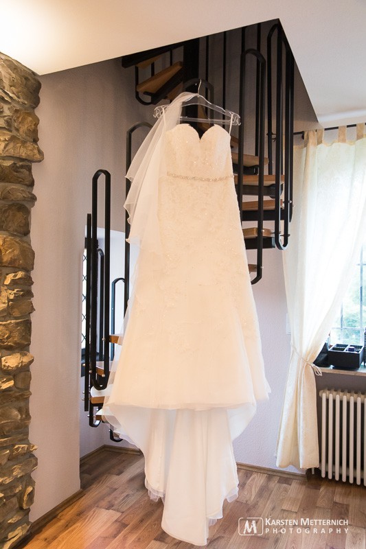 Brautkleid beim Getting Ready