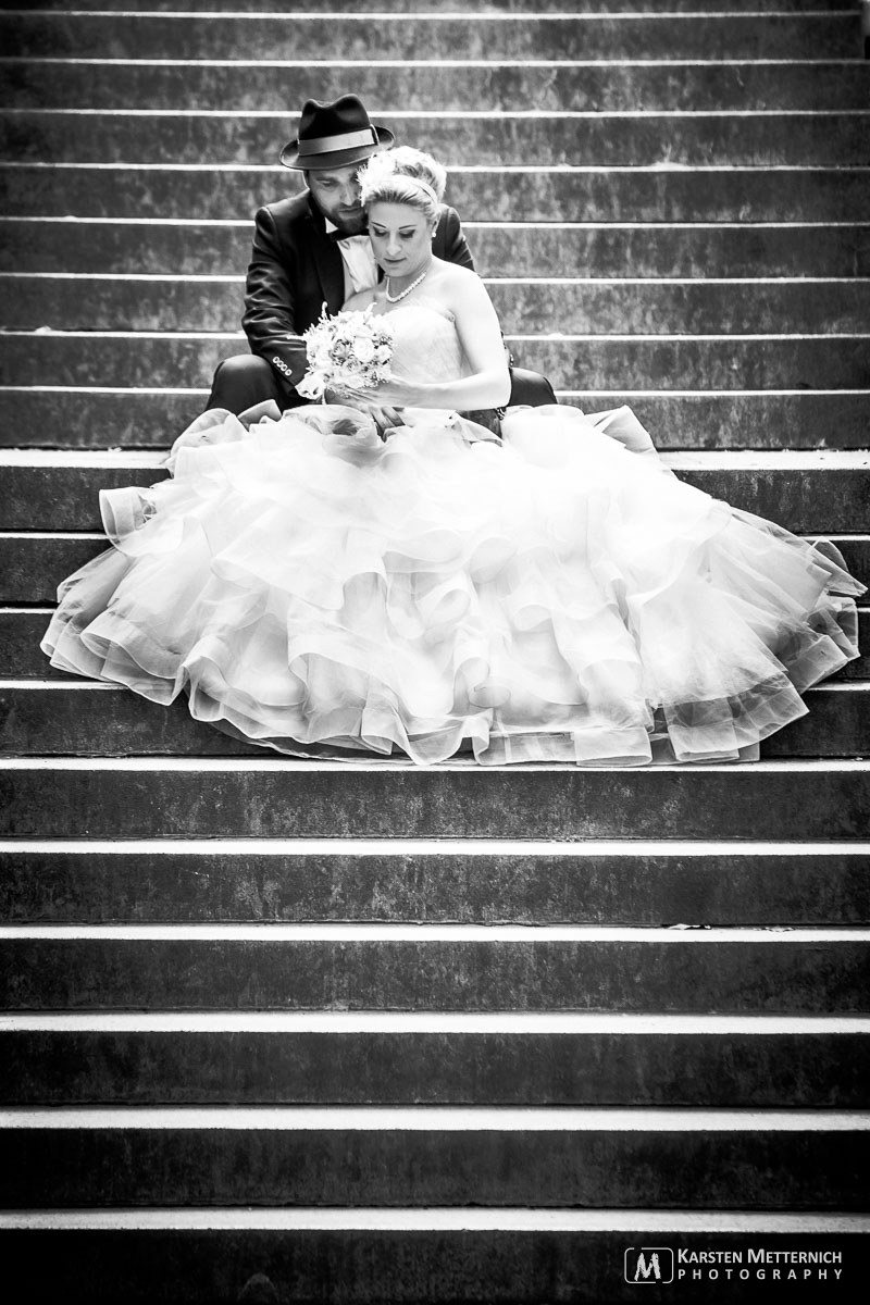 Natürliches Paarbild am Hochzeitstag